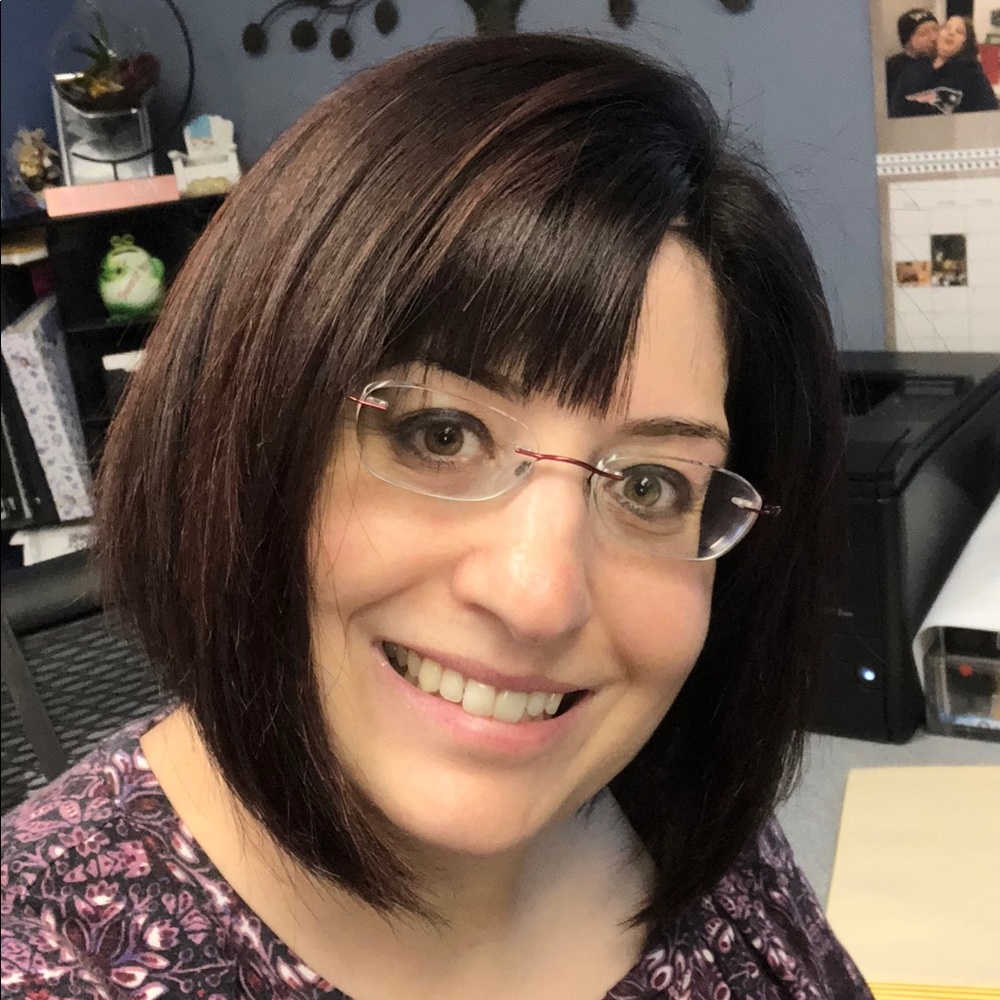 Selling clothes that are new or hardly worn!🧣👗👛